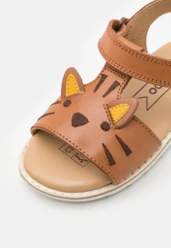 Friboo Leather - Sandalen - Cognac -Kinder Schoenen Winkel 0379aa417d704eff998b2ae7670ec427 scaled