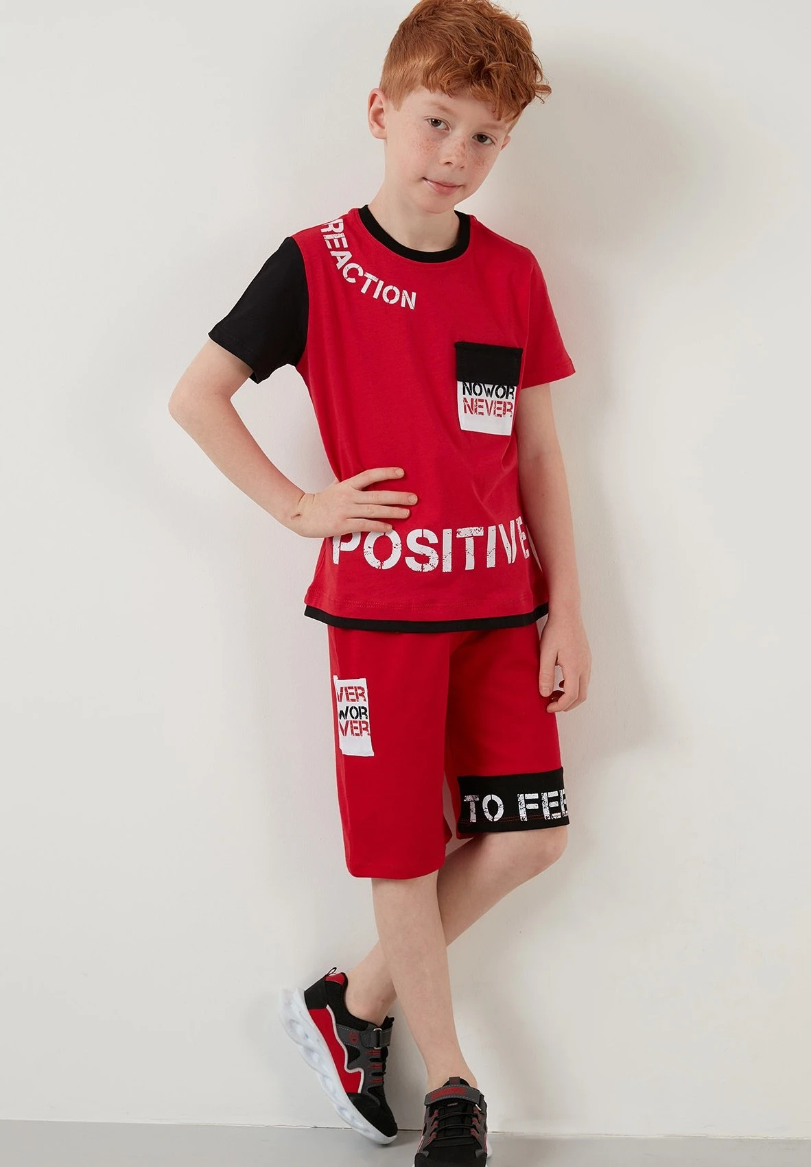 LELA Regular Fit T-Shirt And Shorts - Trainingspak - Red/Black 2 LELA Regular Fit T-Shirt And Shorts - Trainingspak - Red/Black - Afbeelding 2