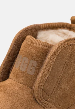 Ugg Accessible Neumel Ez-Fit Unisex - Korte Laarzen - Chestnut -Kinder Schoenen Winkel 0d9ca48353be40a4a13fe8b7f99f5a42 scaled