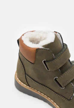 Friboo Korte Laarzen - Khaki 11 Friboo Korte Laarzen - Khaki -Kinder Schoenen Winkel 1b89f8cf437e4a83ac88cce13e109af6 scaled