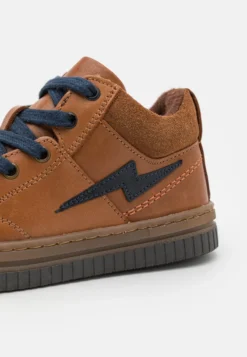 Friboo Sneakers Laag - Cognac -Kinder Schoenen Winkel 20afb5dee7a144bbafa4da6f4730be3e scaled