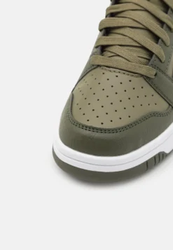 Puma Rebound V6 Mid Jr Unisex - Sneakers Hoog - Alpine Snow/Sand Dune/White 11 Puma Rebound V6 Mid Jr Unisex - Sneakers Hoog - Alpine Snow/Sand Dune/White -Kinder Schoenen Winkel 528e5c04958f4e70b22556e7f91c81a2 scaled