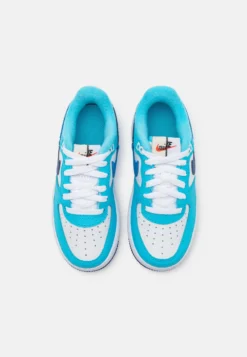 Nike Sportswear Force 1 Lv8 2 Unisex - Sneakers Laag - White/Light Photo Blue/Deep Royal Blue/Baltic Blue 9 Nike Sportswear Force 1 Lv8 2 Unisex - Sneakers Laag - White/Light Photo Blue/Deep Royal Blue/Baltic Blue -Kinder Schoenen Winkel 531f739b9c6a41b79ce63eea242d4cc0 scaled