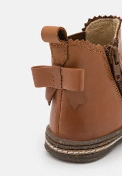 Friboo Leather - Korte Laarzen - Cognac -Kinder Schoenen Winkel 6387cb2220be424cb7d5bb434b397b54 scaled