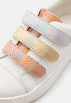 Friboo Sneakers Laag - White -Kinder Schoenen Winkel 8906b84af3444d5191ac4f4587e46912 scaled