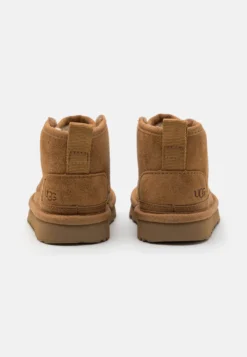 Ugg Accessible Neumel Ez-Fit Unisex - Korte Laarzen - Chestnut -Kinder Schoenen Winkel a66db0d2aa0546f998a9fce001c47637 scaled