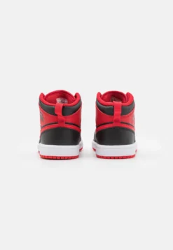 Jordan 1 Mid Unisex - Basketbalschoenen - Black/Fire Red/White 8 Jordan 1 Mid Unisex - Basketbalschoenen - Black/Fire Red/White -Kinder Schoenen Winkel bfd37b54ba844f539df80830e67f21df scaled