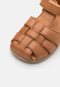 Froddo Carte Unisex - Sandalen - Brown 11 Froddo Carte Unisex - Sandalen - Brown -Kinder Schoenen Winkel fb606b9edbcb4df1ae59d5d397202bd4 scaled